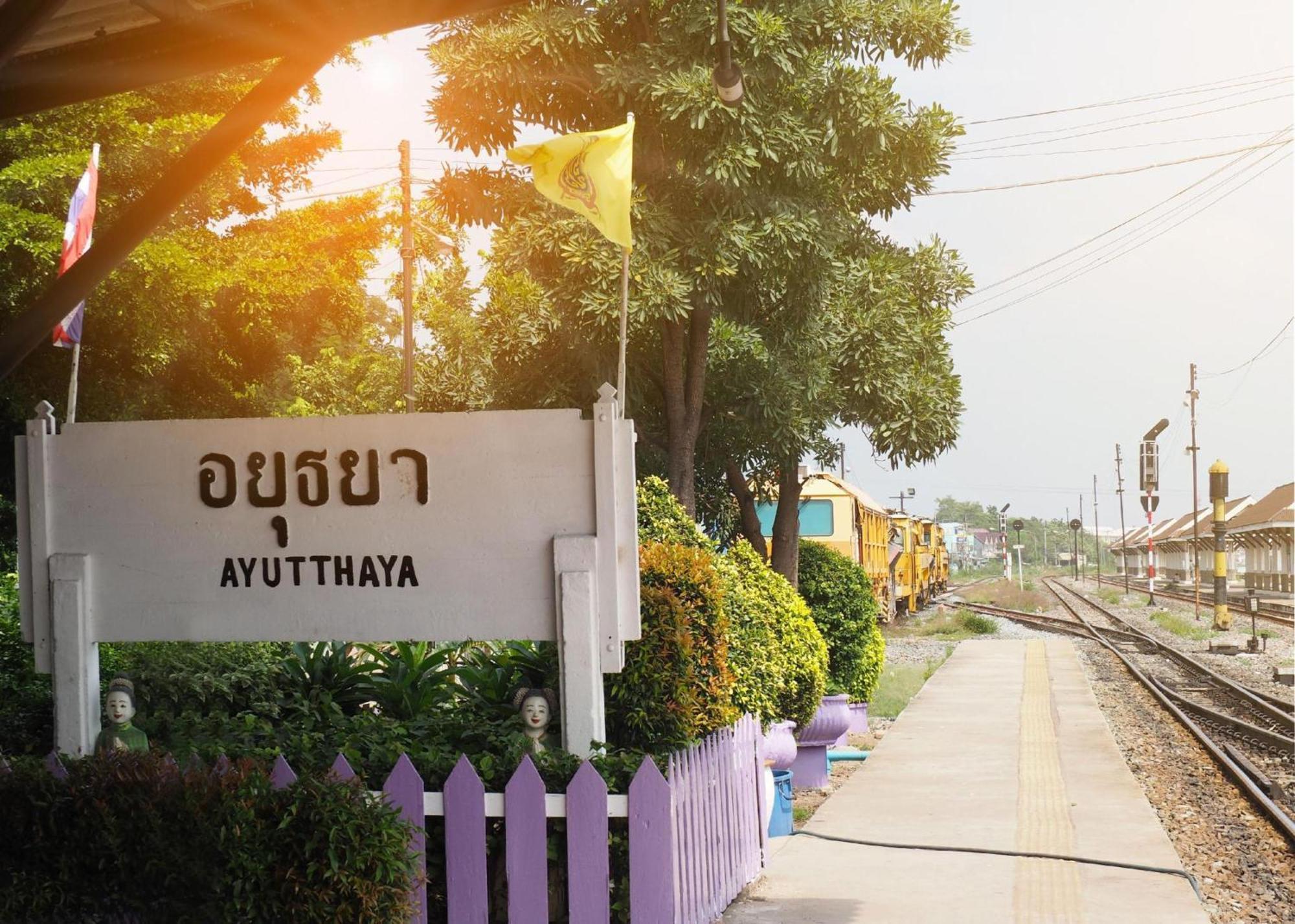 Oyo 465 Krung Kao Traveller Lodge Ayutthaya Bagian luar foto