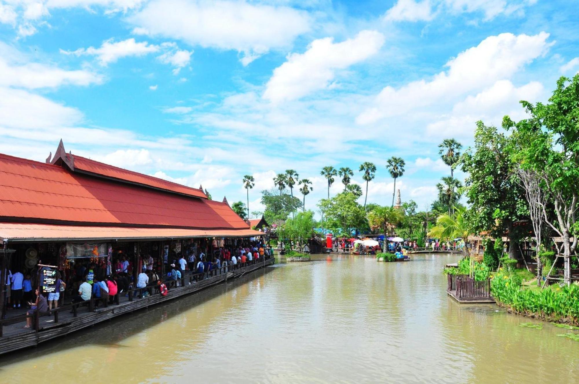Oyo 465 Krung Kao Traveller Lodge Ayutthaya Bagian luar foto